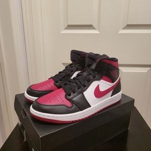 Air Jordan 1 Mid Bred Toe